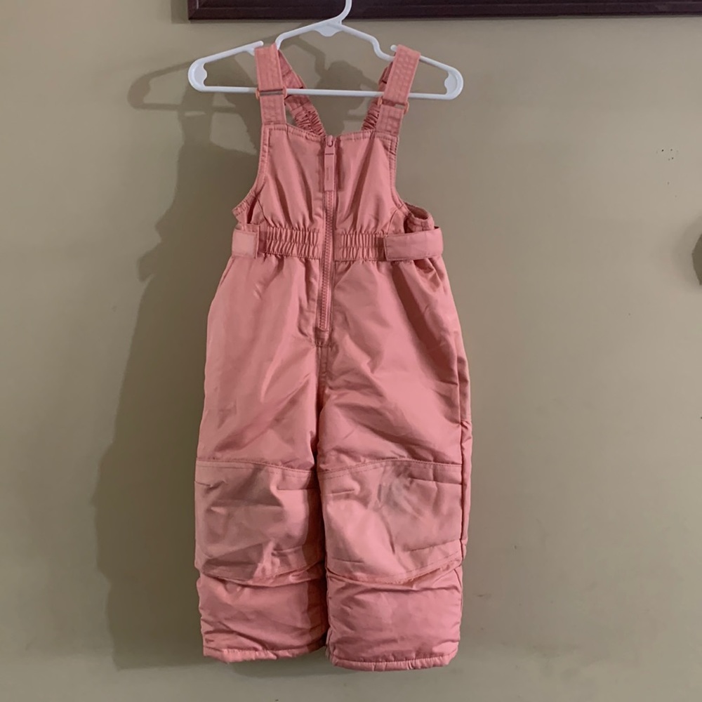 Size 18 mo snow pants.  Cat and Jack brand from Target. Used only one winter.